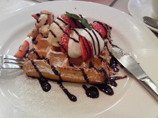 イチゴのチョコワッフル