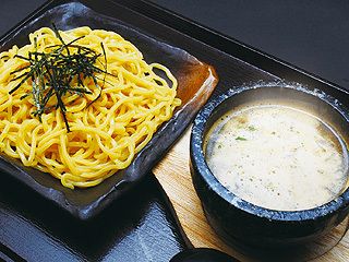 石焼つけ麺　豚骨しょう油だれ