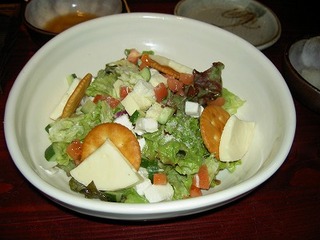 三種類のチーズでシーザーサラダ