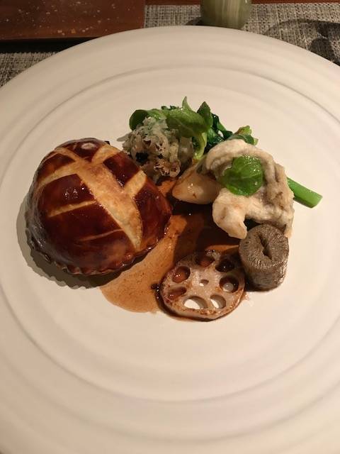 和牛ハンバーグのパイ包み