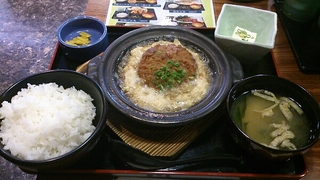 黒豚メンチカツの卵とじ鍋定食