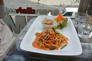 トマトクリームパスタ