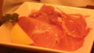 生ハム　ハモンセラーノ原木切り