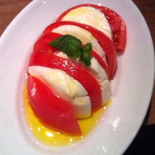 モッツァレラチーズのカプレーゼ