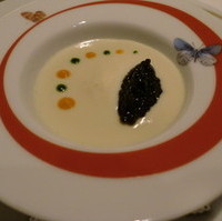 ホワイトアスパラガスのヴルーテキャビア添え