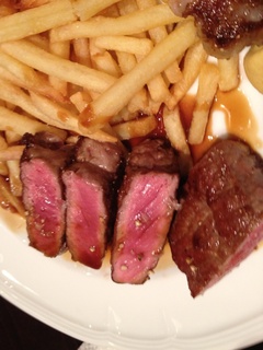 牛サーロインステーキとポテトフライ　パン