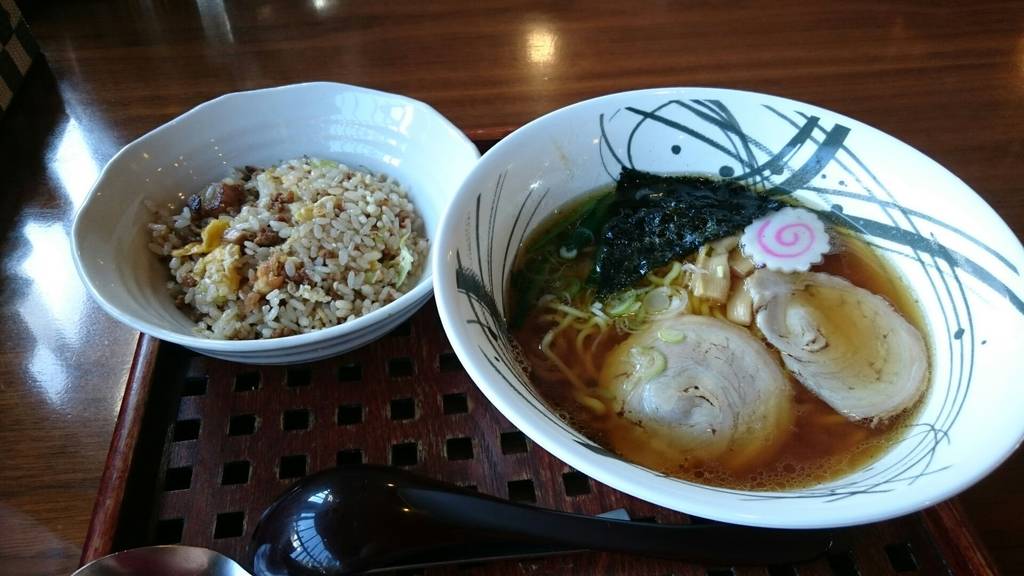 中華そばと半チャーハン