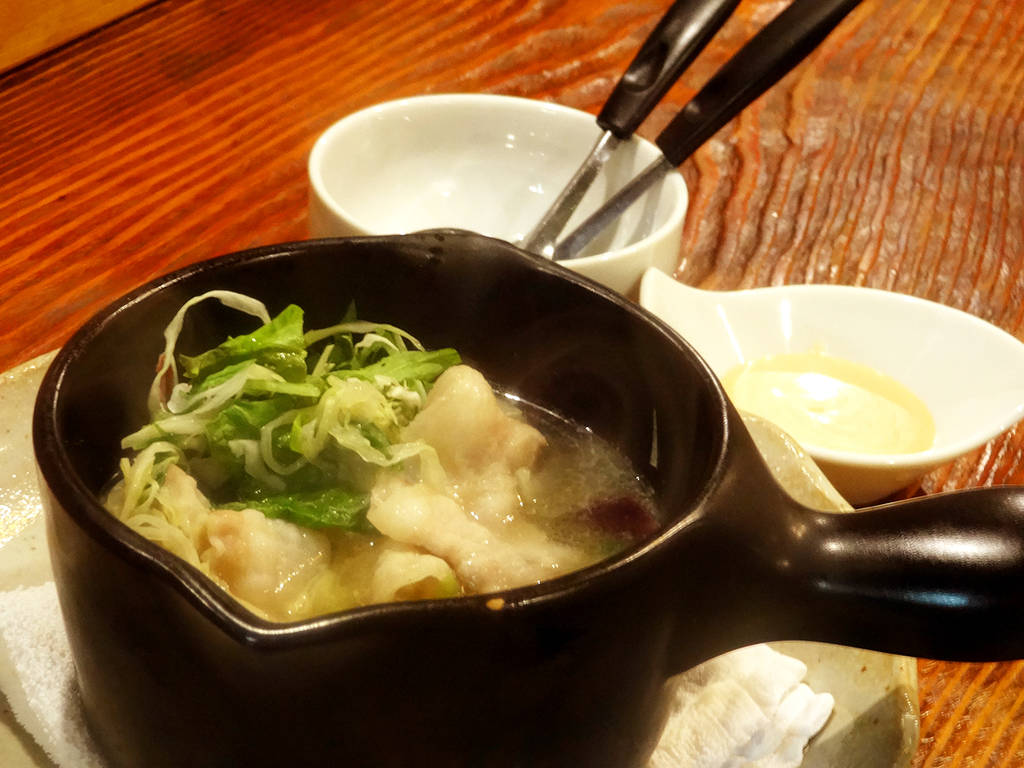 イベリコ豚とキャベツのスープ鍋　バーニャカウダー風味