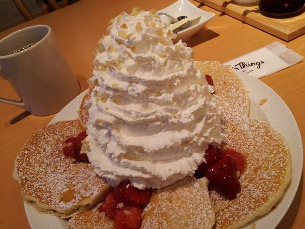 ストロベリーホイップクリームとマカデミアナッツ