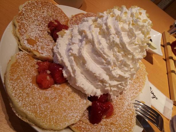 ストロベリーホイップクリームとマカデミアナッツ