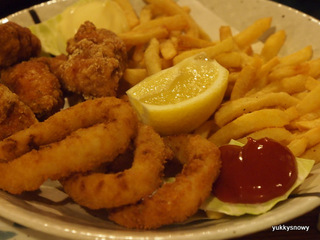 から揚げ・オニオンリング・ポテトフライ盛り合わせ