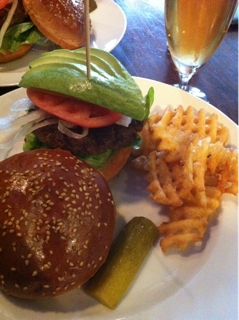 アボカドバーガー