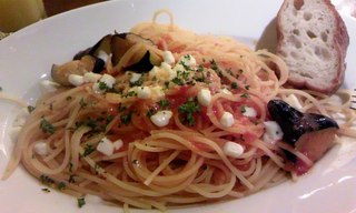 揚げナスとモッツァレラチーズのトマトソース