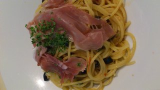 生ハムとオリーブのパスタ