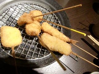 エビ　白身魚　タコ　イカ　うずら卵　の串カツ盛り合わせ
