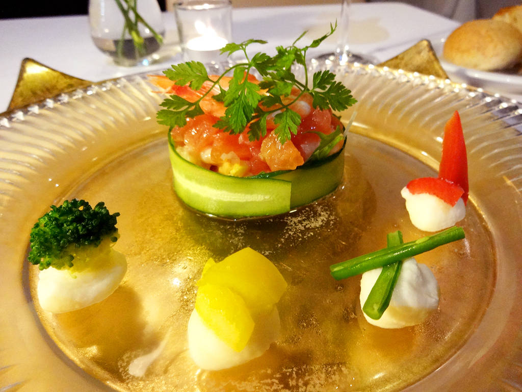 小エビとマンゴーのカメリア風