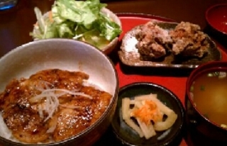 ランチ豚丼＋鶏唐揚げ