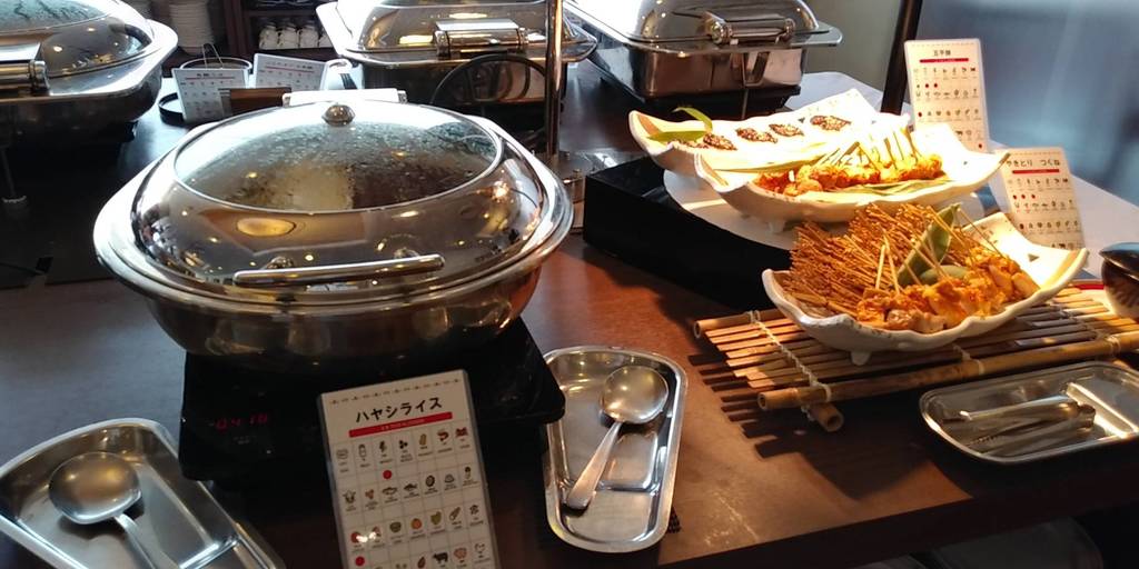 鶏モモ、つくね、ハヤシライス