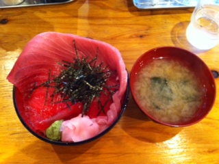 まぐろ丼
