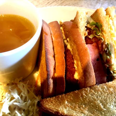 日替わりランチハムカツのクラブハウスサンド