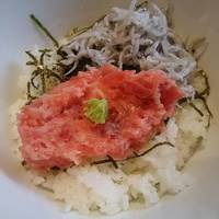 ネギトロしらす丼