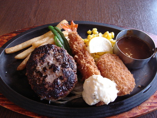 国産黒×黒ハンバーグ＆２種のフライ