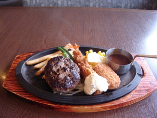国産黒×黒ハンバーグ＆２種のフライ