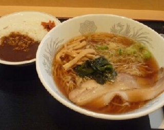 醤油ラーメンとミニカレー