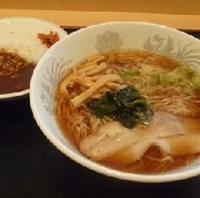 醤油ラーメンとミニカレー