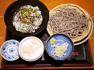 ネギトロ丼とそばのセット