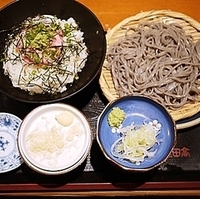 ネギトロ丼とそばのセット