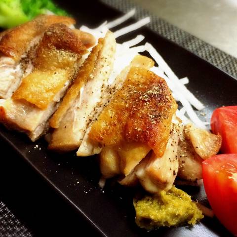 国産若鶏のグリルゆず胡椒添え