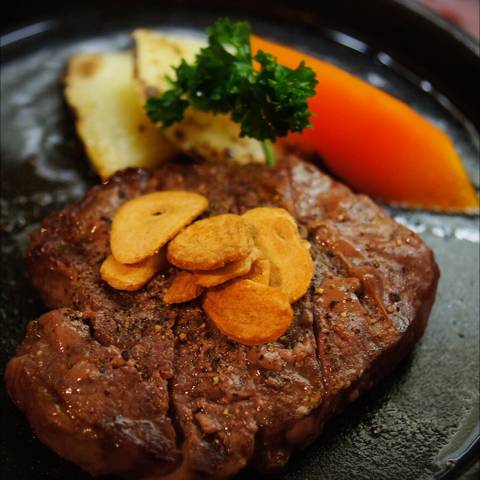 国産牛ロースステーキ鉄板焼き