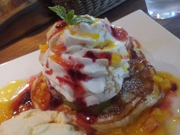 フルーツパンケーキ