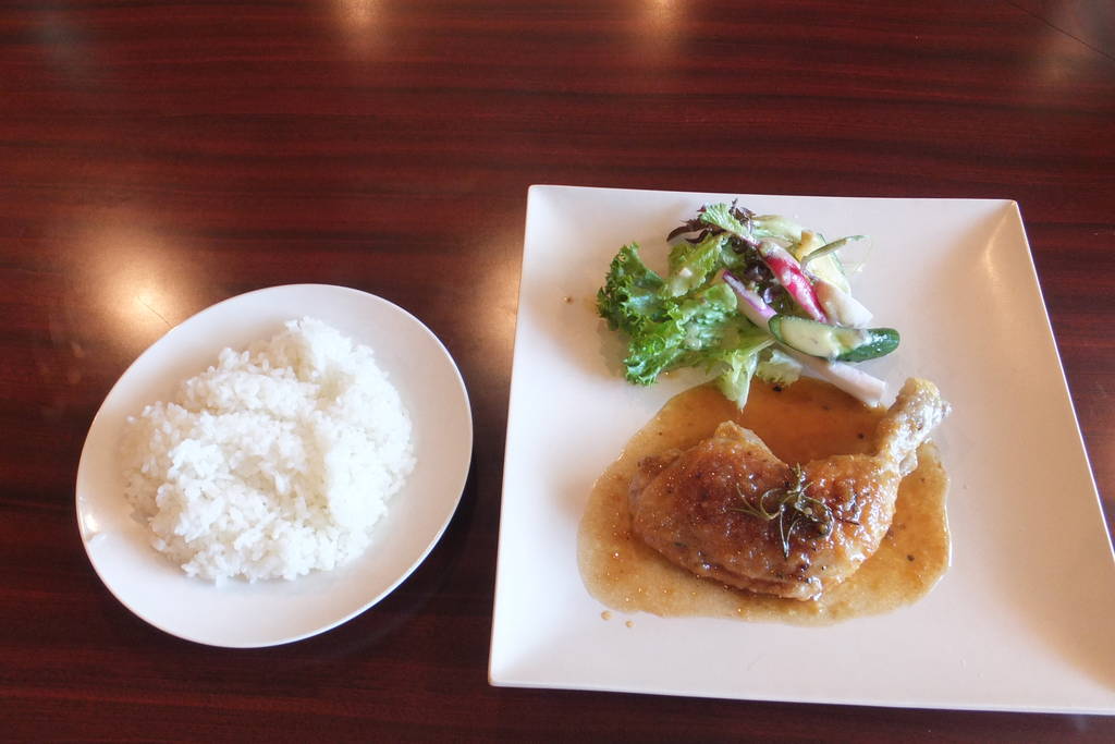 鶏のもも肉ハーブ焼き