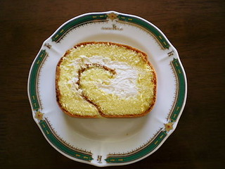 ハチミツロールケーキ