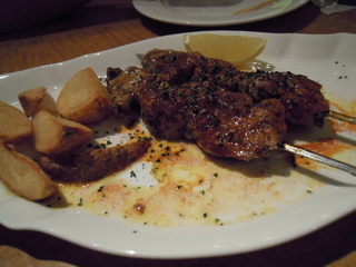 カタルーニャ産ＲＡＬポークの串焼きモーロ風