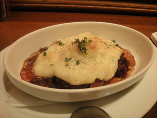 ホロホロ鳥の赤ワイン煮込み　グラタン風