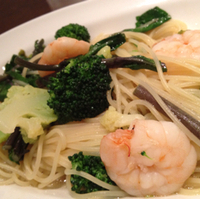 エビとブロッコリー、ロマネスコの塩味パスタ