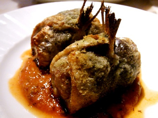 イワシで巻いた自家製イベリコソーセージのオーブン焼き