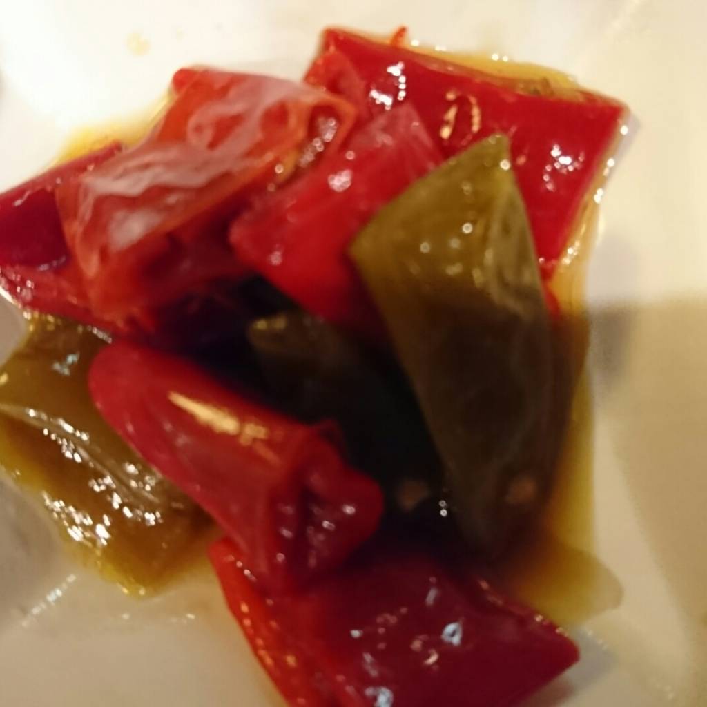 いけまさ亭の、とりあえずおばんざいの万願寺唐辛子と七味の炊き合わせです。