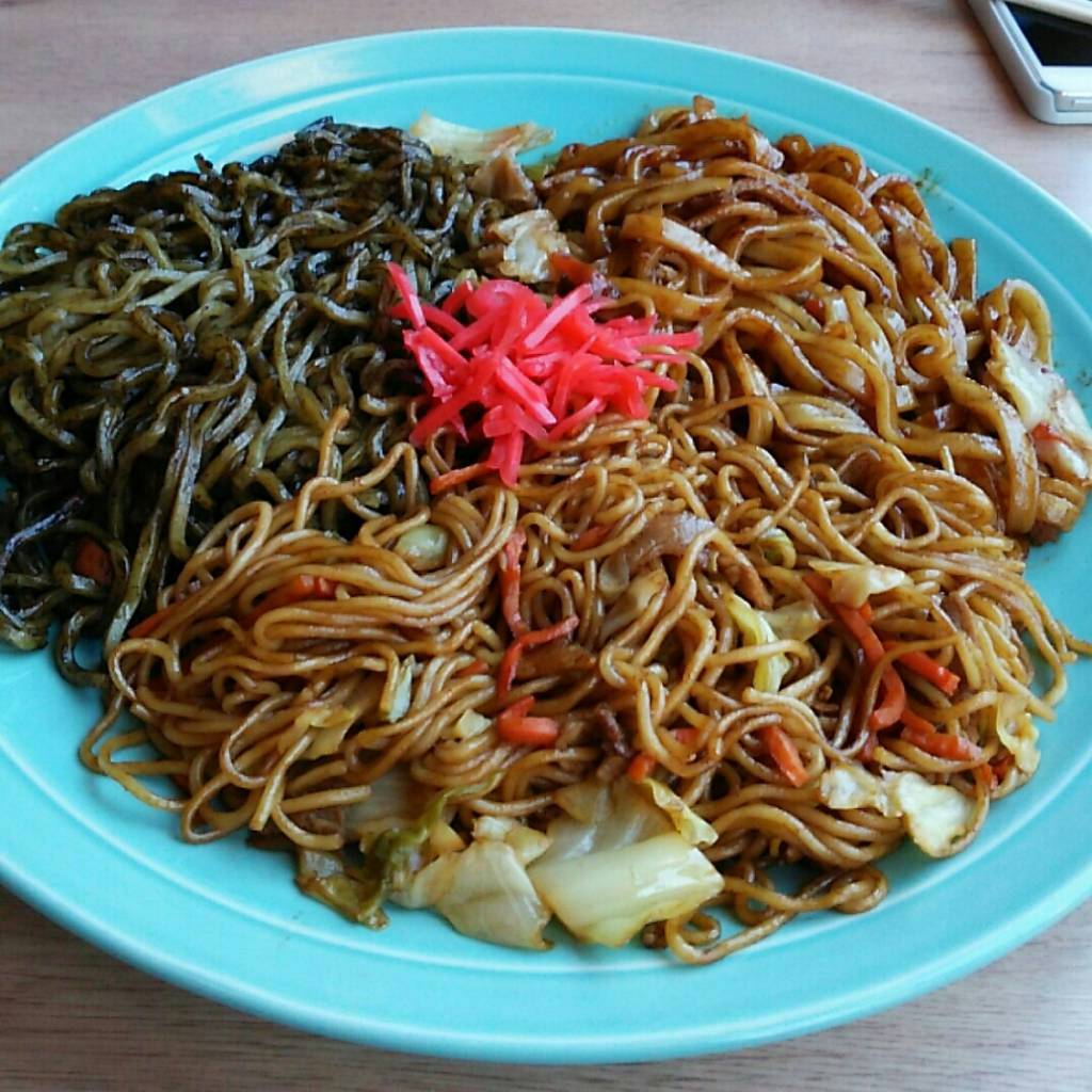 メガ焼きそば＆うどん（３種盛り）