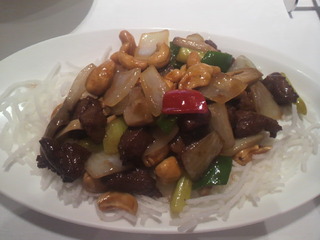 牛肉とナッツの炒め