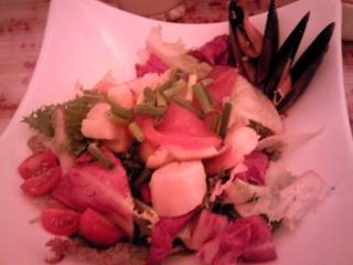 海の幸いっぱいのサラダ