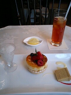 こころ苺とバニラのシブースト