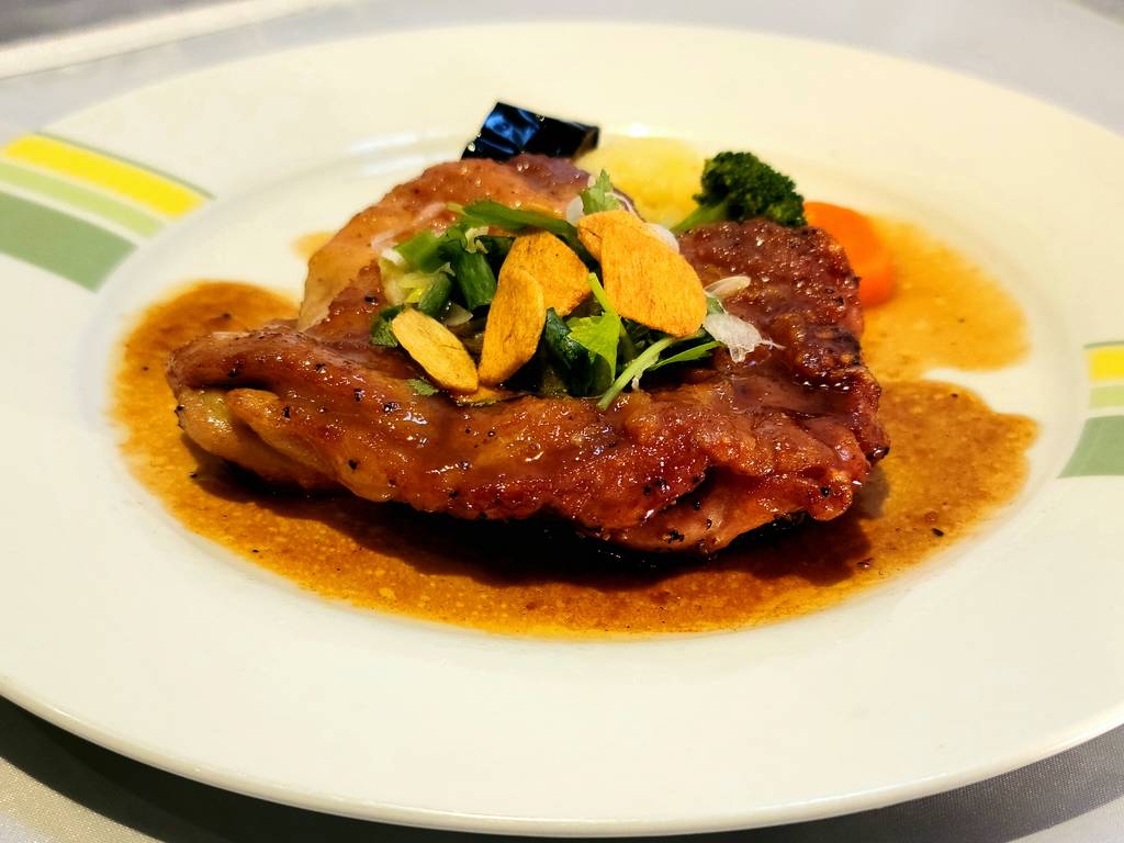 チキンステーキ（ガーリックソース）