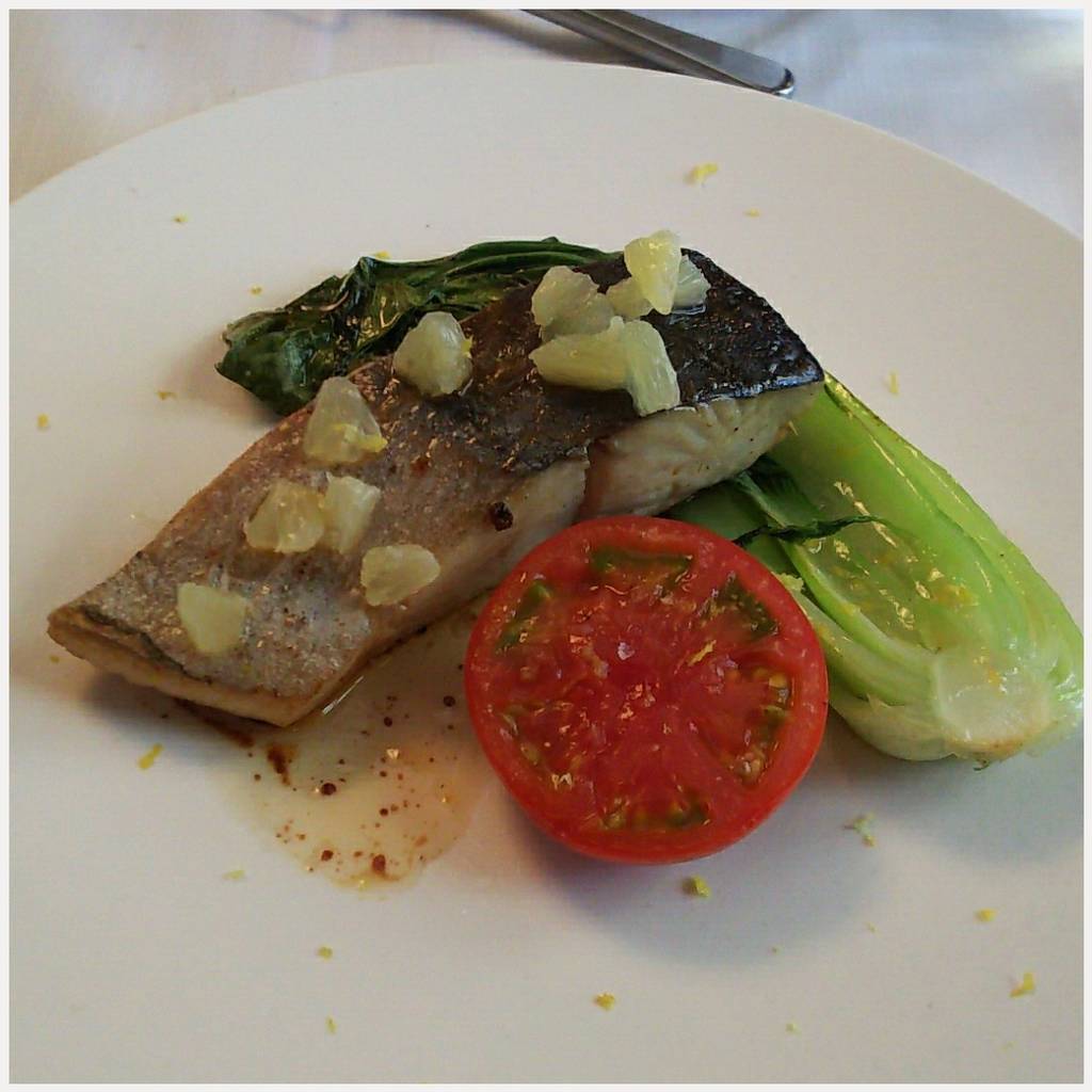 鰆のポワレ　瀬戸内レモンの香り