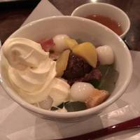 クリームあんみつ