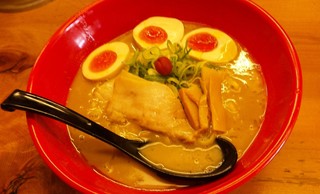 濃厚塩とんこつラーメン