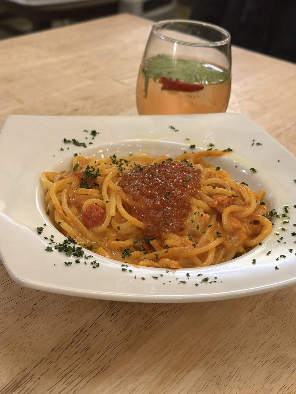 ウニとイクラのトマトクリームパスタ